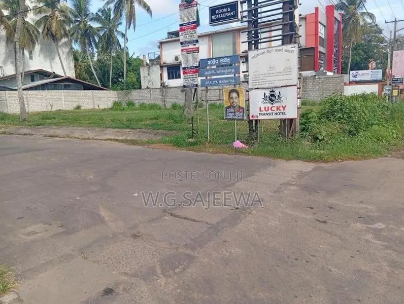 35 Perch Land for Sale Seeduwa Liyanagamlla Colombo Main Road Facing