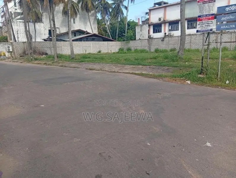 35 Perch Land for Sale Seeduwa Liyanagamlla Colombo Main Road Facing