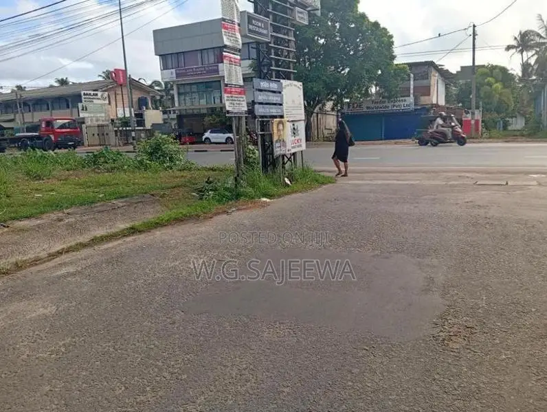 35 Perch Land for Sale Seeduwa Liyanagamlla Colombo Main Road Facing