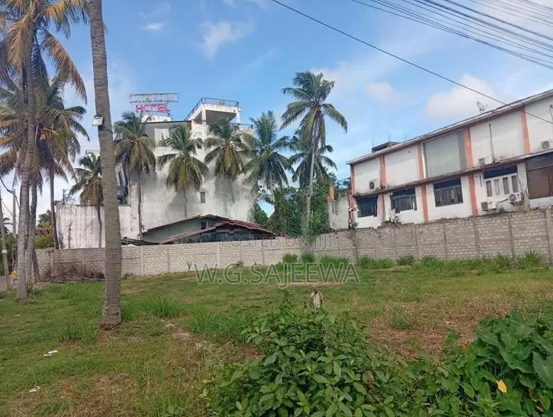 35 Perch Land for Sale Seeduwa Liyanagamlla Colombo Main Road Facing