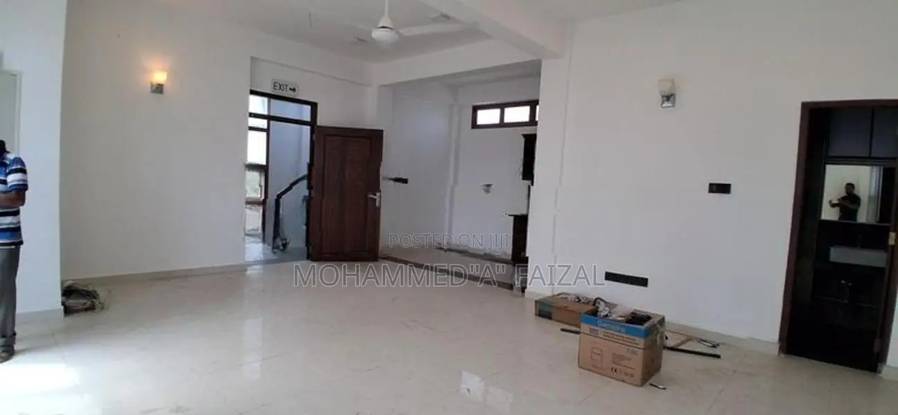 Commercial Building For Rent in 5th Lane Kollupity Colombo.03
