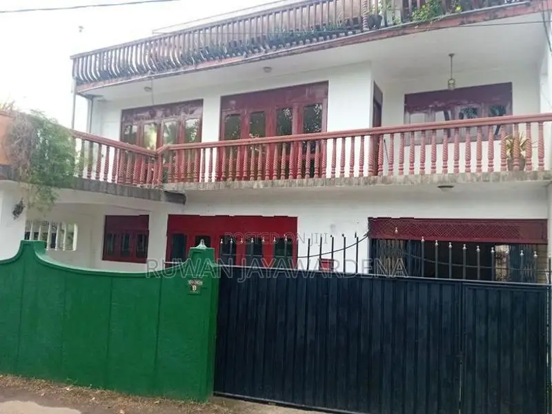 3 Story House for Sale - 50m to Negombo Road Mabola, Wattala