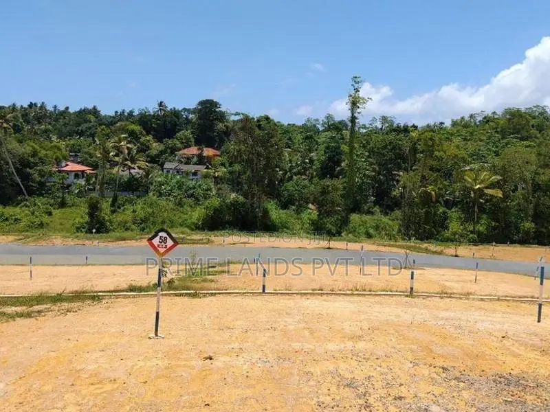 කළුතර නගරය ලගින්ම ඉඩමක් විකිණීමට