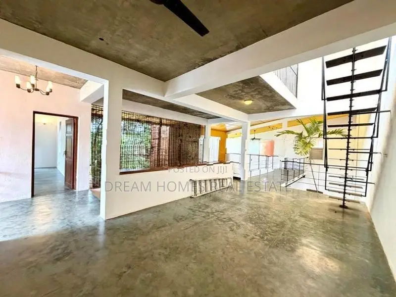 Luxury Two-Storey Family House for Sale – Thalawathugoda