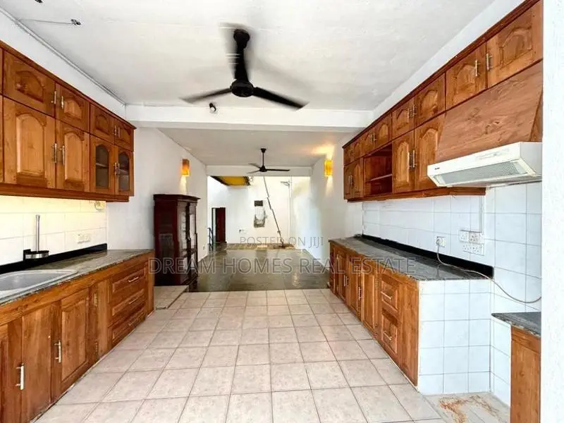 Luxury Two-Storey Family House for Sale – Thalawathugoda