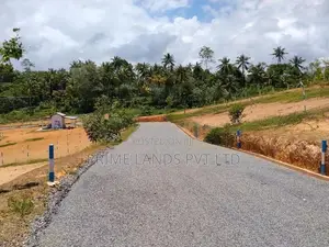 කළුතර නගරය ලගින්ම නේවාසික ඉඩම් කැබලි විකිණීමට