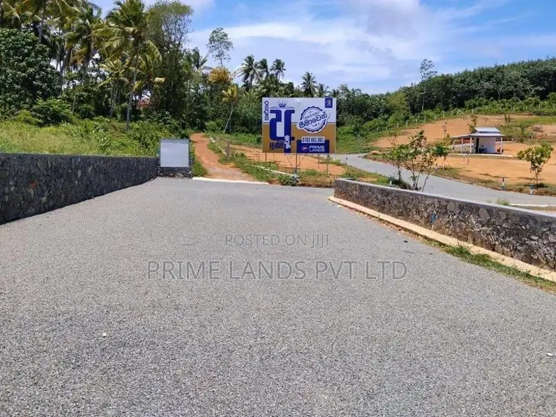 කළුතර නගරය ලගින්ම නේවාසික ඉඩම් කැබලි විකිණීමට