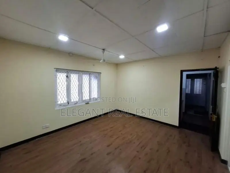 04 Bedroom Unfurnished Upstair House for Rent in Colombo 4 (A6541)