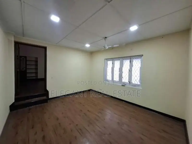 04 Bedroom Unfurnished Upstair House for Rent in Colombo 4 (A6541)