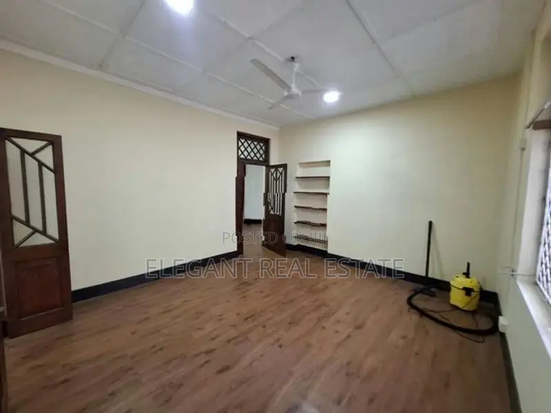 04 Bedroom Unfurnished Upstair House for Rent in Colombo 4 (A6541)