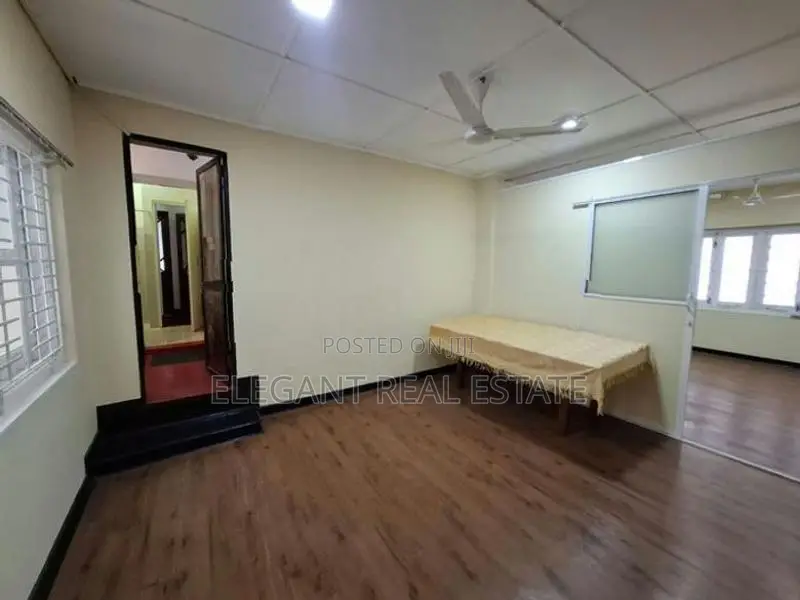 04 Bedroom Unfurnished Upstair House for Rent in Colombo 4 (A6541)