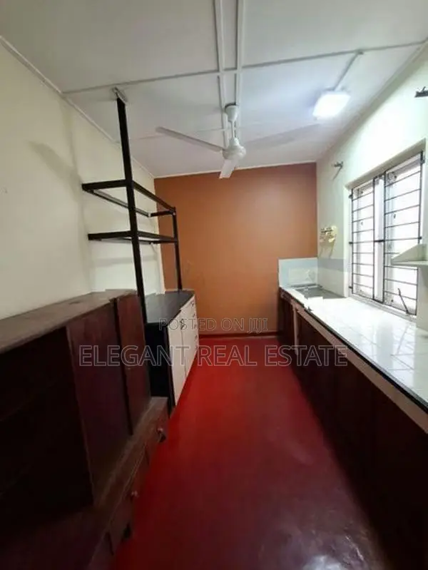 04 Bedroom Unfurnished Upstair House for Rent in Colombo 4 (A6541)