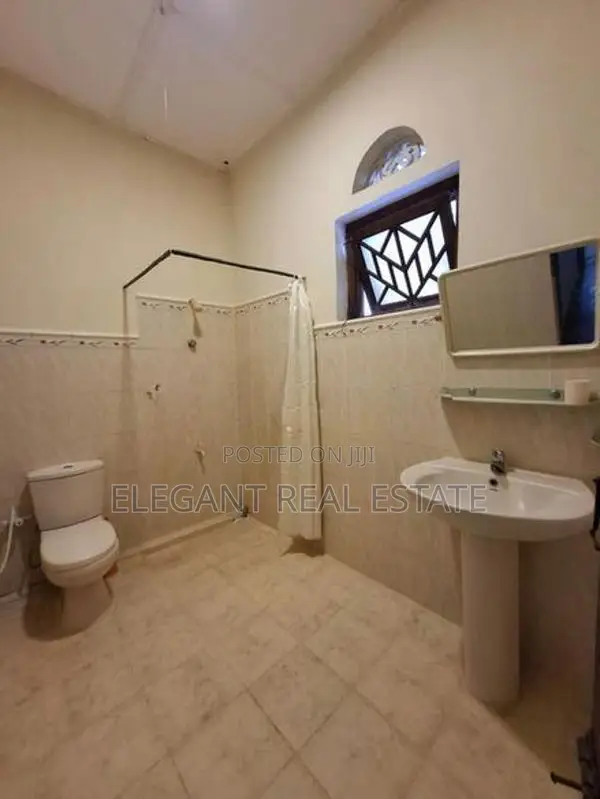 04 Bedroom Unfurnished Upstair House for Rent in Colombo 4 (A6541)