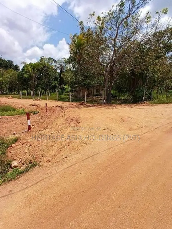 පුජා නගරය ලගින්ම සින්නක්කර ඉඩමක්