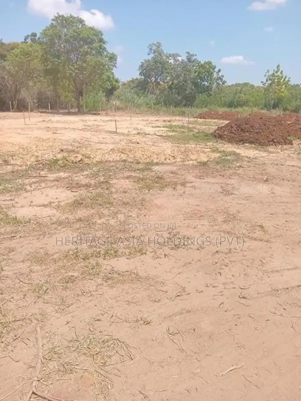 සින්නක්කර ඉඩමක් අනුරාධපුරින්