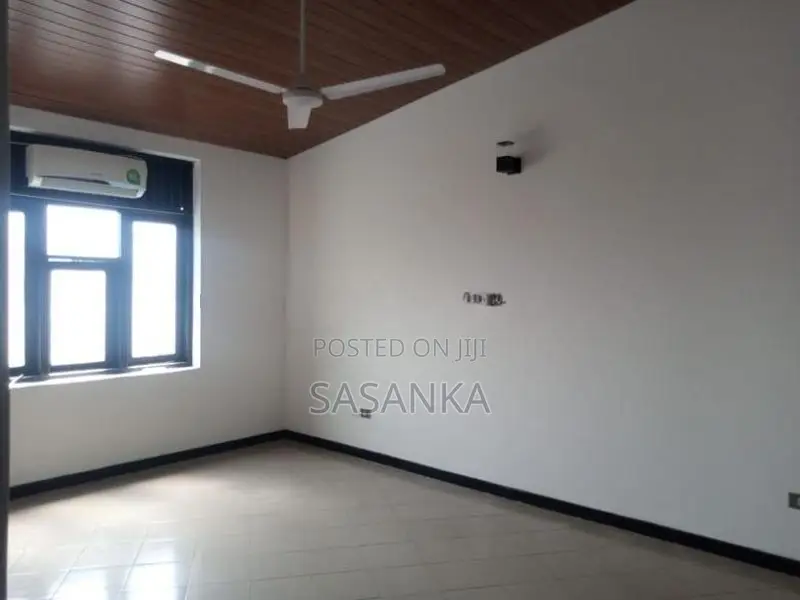 Nugegoda Diyawanna Garden 2500 Sqft Office Space for Rent