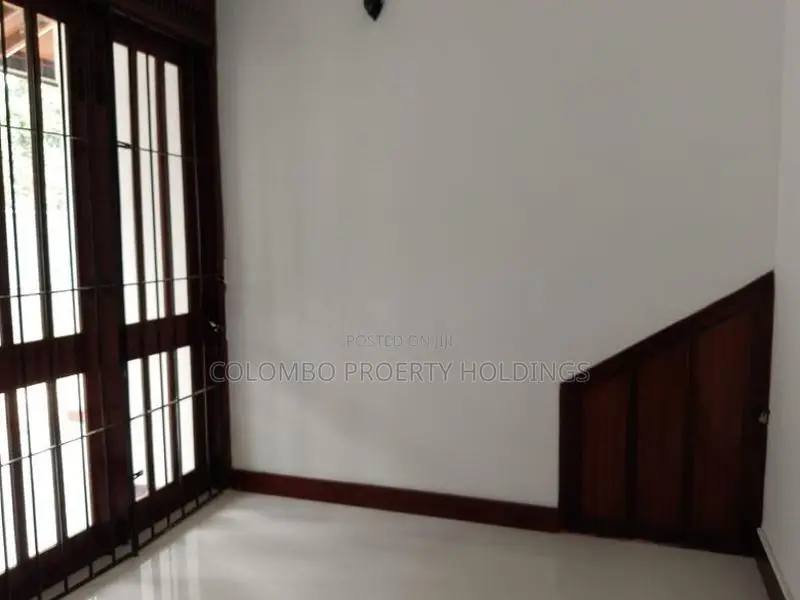 Unfurnished Ground floor Unit For Rent In Nugegoda [ 219 H ]
