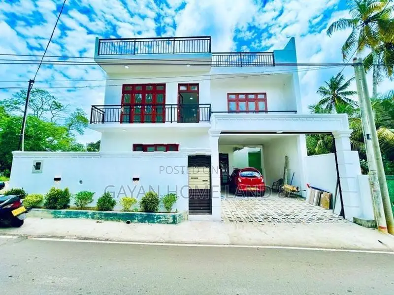 කොළඹ පාරට ලගින් රෑෆ්ටොප් සහිත නවතම දෙමහල් නිවසක් විකිණීමට