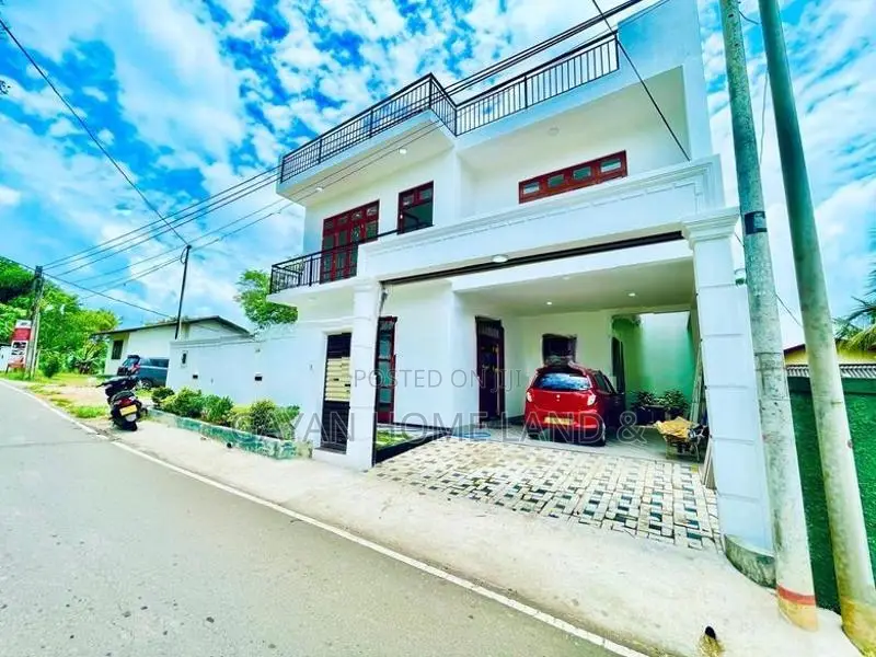 කොළඹ පාරට ලගින් රෑෆ්ටොප් සහිත නවතම දෙමහල් නිවසක් විකිණීමට
