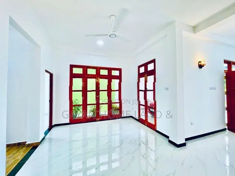 කොළඹ පාරට ලගින් රෑෆ්ටොප් සහිත නවතම දෙමහල් නිවසක් විකිණීමට