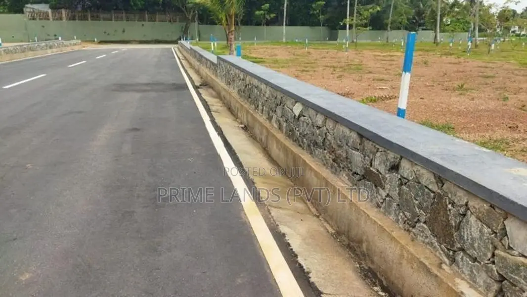 Land in Gampaha Town