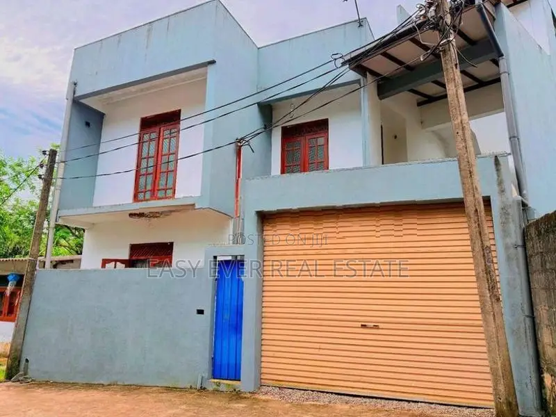 අතුරුගිරිය තුන්අඳහේන ප්‍රදේශයෙන් අංගසම්පූර්ණ දෙමහල් නිවස විකිණීමට