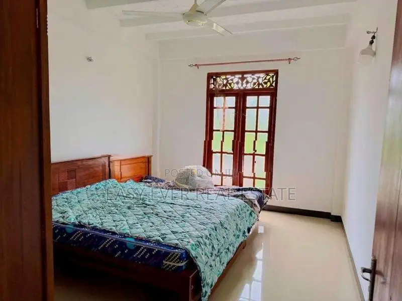 අතුරුගිරිය තුන්අඳහේන ප්‍රදේශයෙන් අංගසම්පූර්ණ දෙමහල් නිවස විකිණීමට