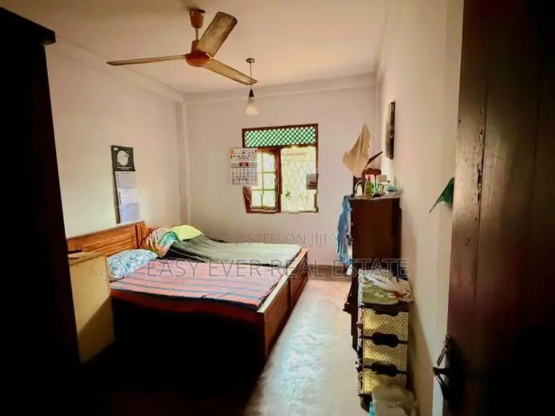 අතුරුගිරිය තුන්අඳහේන ප්‍රදේශයෙන් අංගසම්පූර්ණ දෙමහල් නිවස විකිණීමට