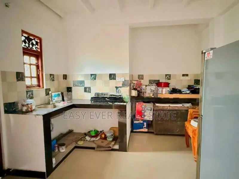 අතුරුගිරිය තුන්අඳහේන ප්‍රදේශයෙන් අංගසම්පූර්ණ දෙමහල් නිවස විකිණීමට