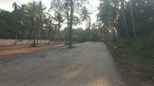 වෑබඩ කැකුළාවල පාරෙන් පර් 7 බිම්කොටස්