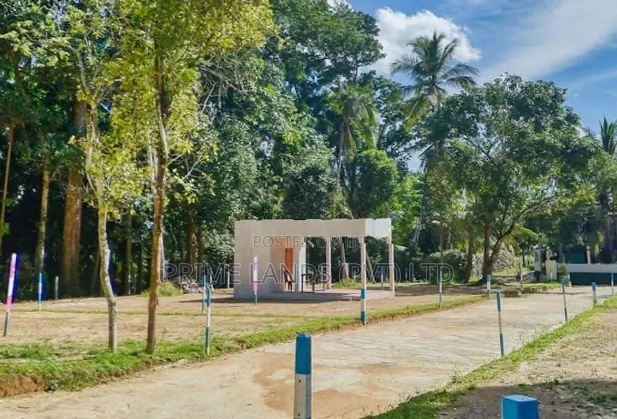 නුවර පාරට ළඟින් - කිරිල්ලවලින් බිම් කොටස්