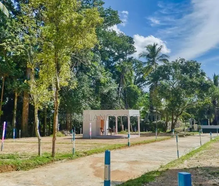 Land in Kadawatha Kirillawala