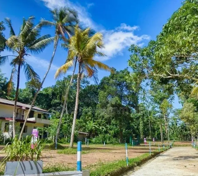 Land in Kadawatha Kirillawala
