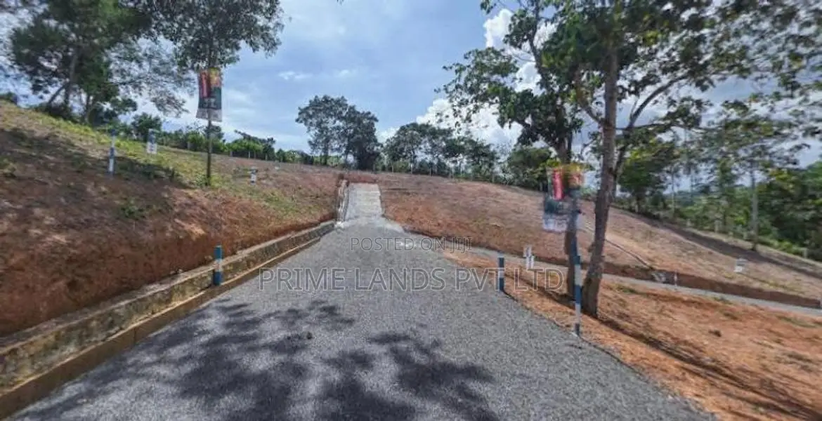 Lands for sale near Makavita Lake