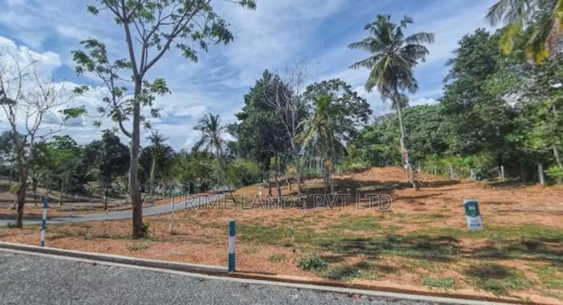 Lands for sale near Makavita Lake