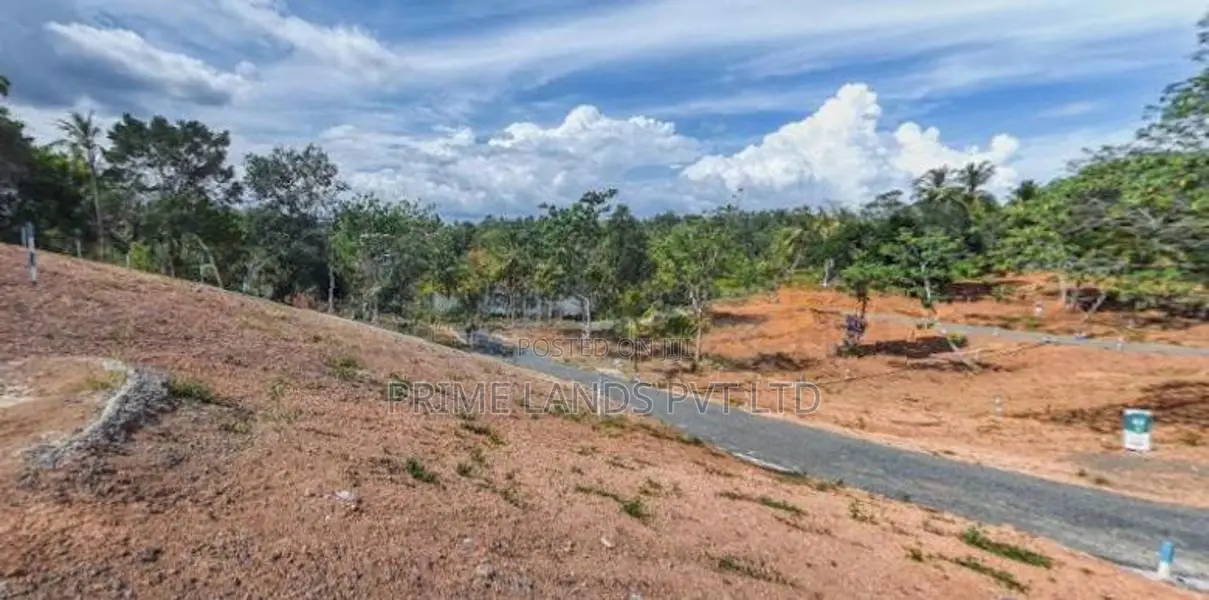 Lands for sale near Makavita Lake