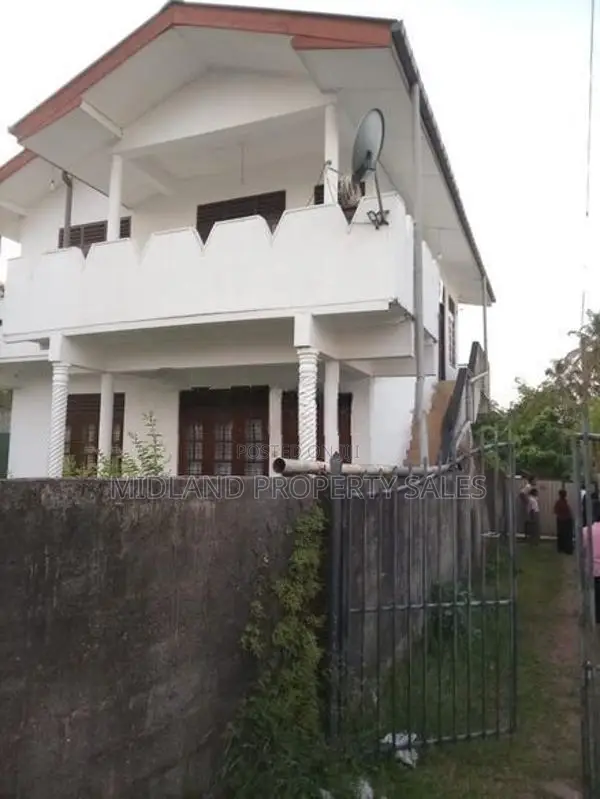තුඩැල්ල ක්‍රිස්තු රාජ මාවතෙන් වටිනා ඉඩමක්