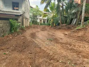 කොට්ටාව නගර සීමාවෙන් පිලියන්දල පාරට 1 km වටිනා ඉඩමක්