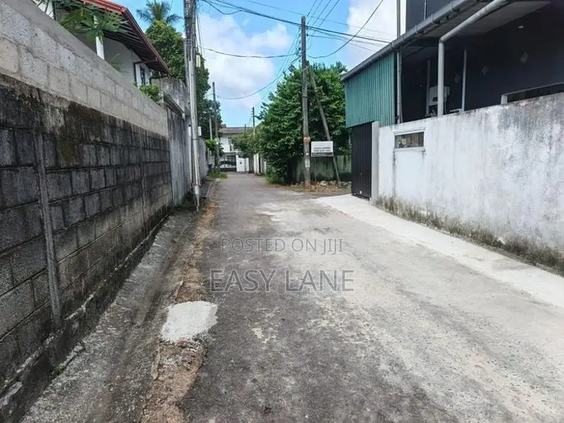 කොට්ටාව නගර සීමාවෙන් පිලියන්දල පාරට 1 km වටිනා ඉඩමක්