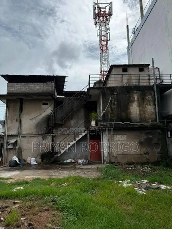 Rathmalana, Commercial Building and a valuable Land for Immediate Sale