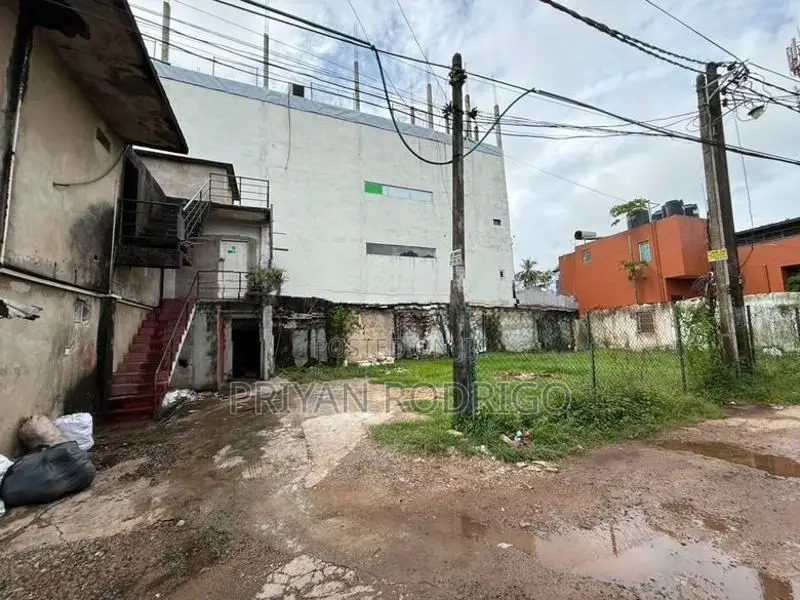 Rathmalana, Commercial Building and a valuable Land for Immediate Sale