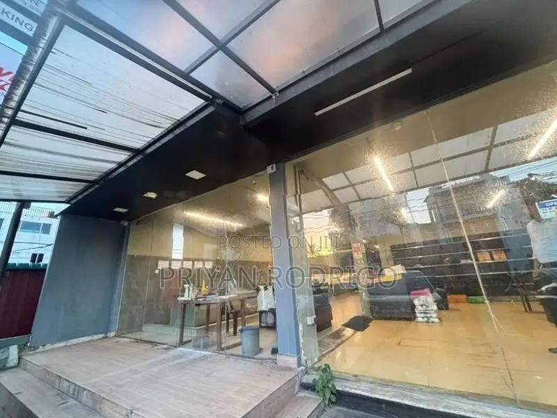 Rathmalana, Commercial Building and a valuable Land for Immediate Sale