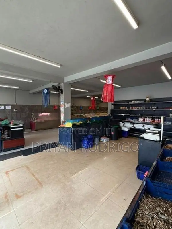 Rathmalana, Commercial Building and a valuable Land for Immediate Sale