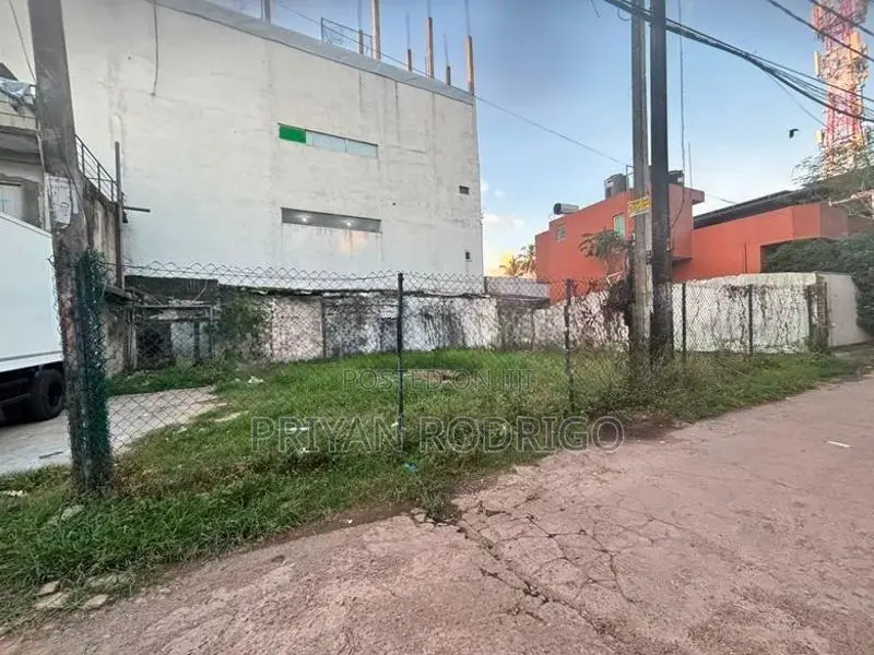 Rathmalana, Commercial Building and a valuable Land for Immediate Sale