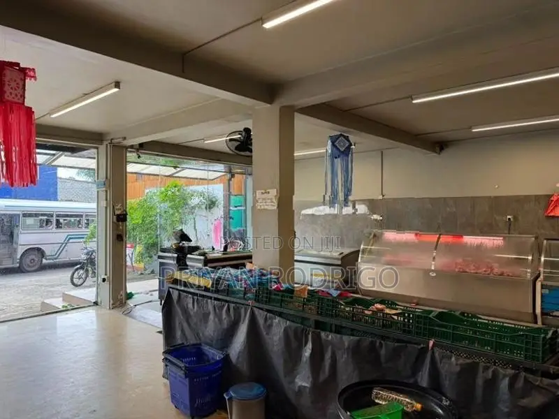Rathmalana, Commercial Building and a valuable Land for Immediate Sale