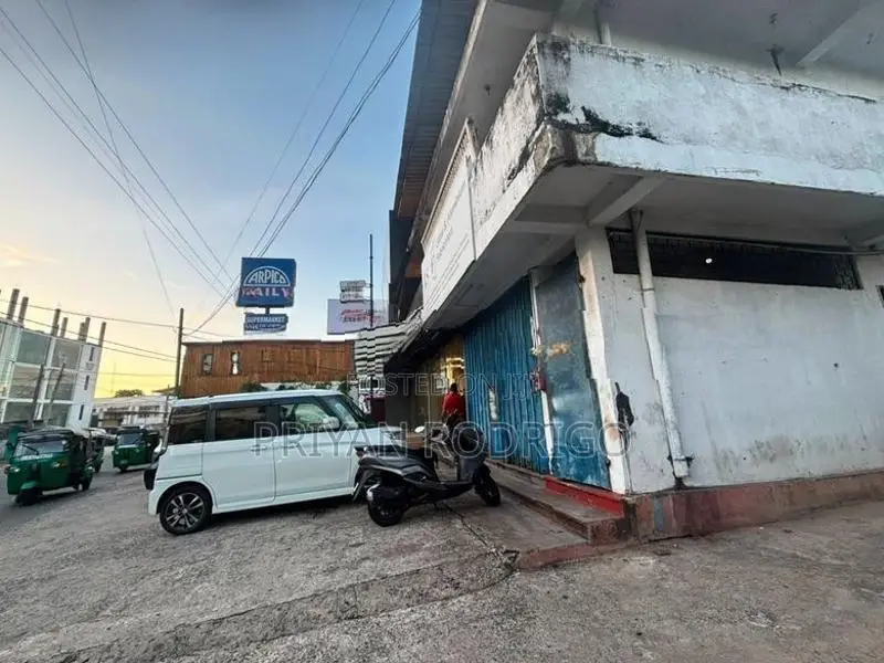 Rathmalana, Commercial Building and a valuable Land for Immediate Sale