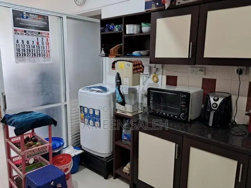 Colombo 8 - For Rent Ladies Furnished Room in Apt with Security