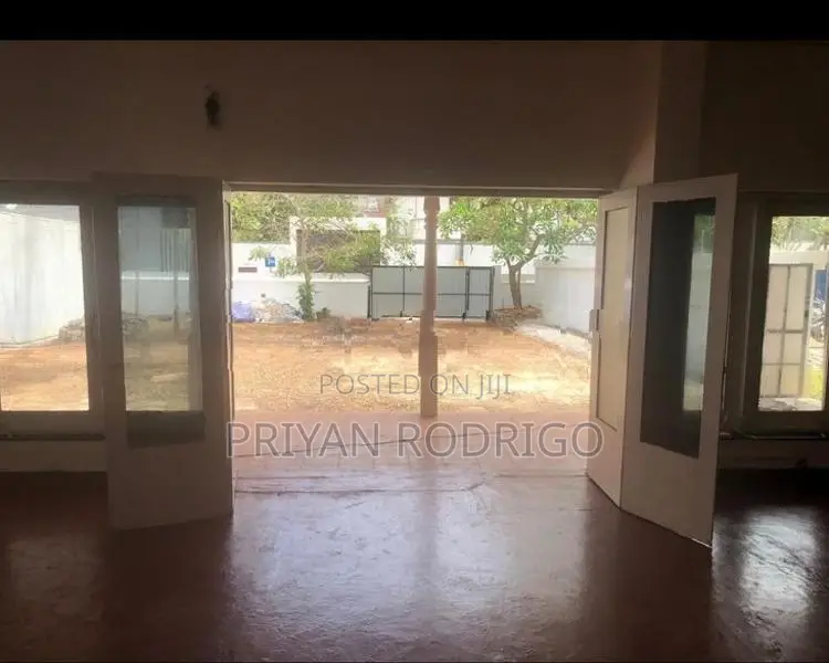 Prime Commercial Building for Rent in Colombo 04