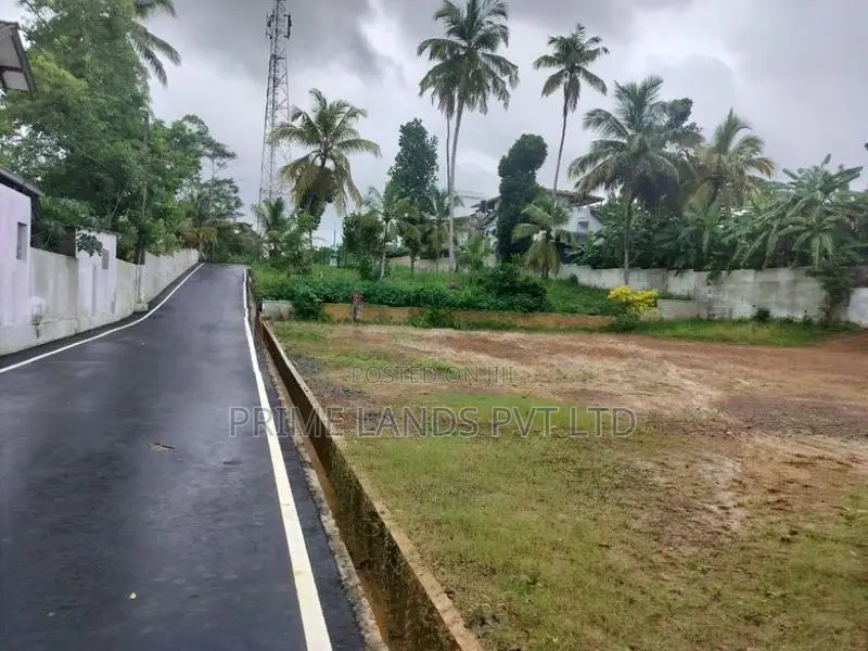 Lands for sale in Galle