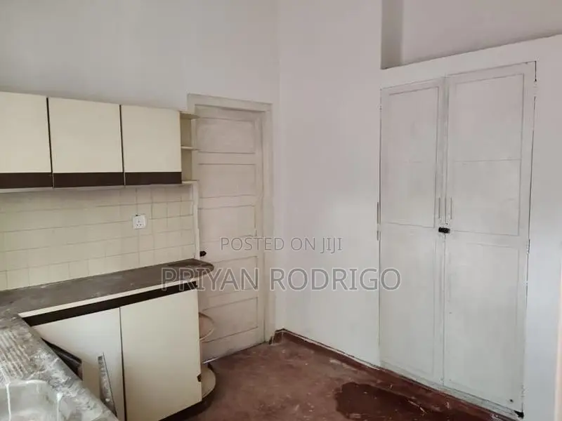 Colombo 02, Facing Park Street 03 Bed Room Apartment for Sale